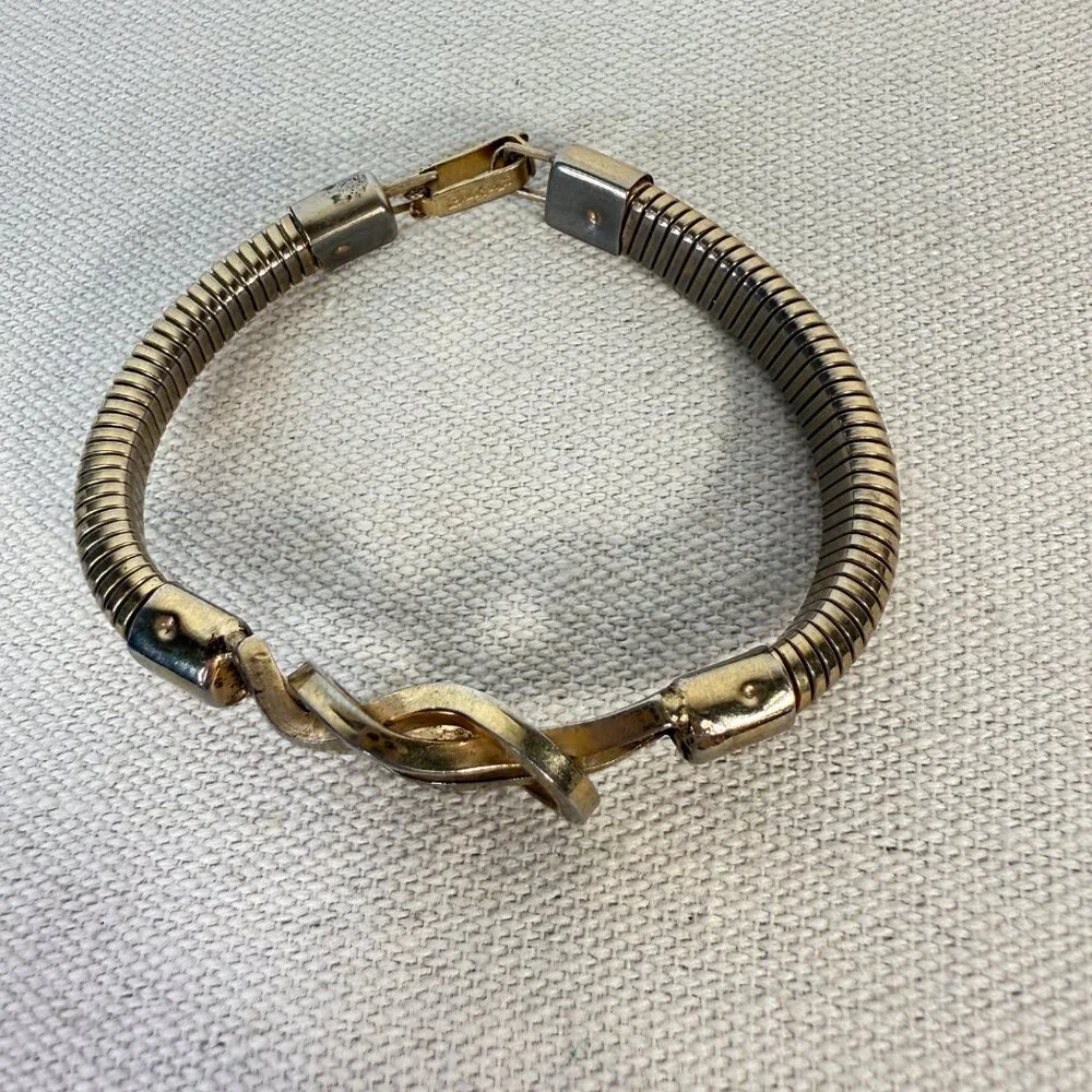 Brookcraft Knot Bracelet Signed Gold-Tone‎ Vintage